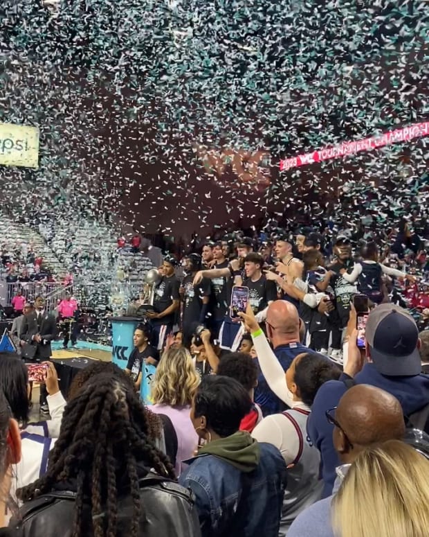 Gonzaga celebrates 4th straight WCC Tournament title